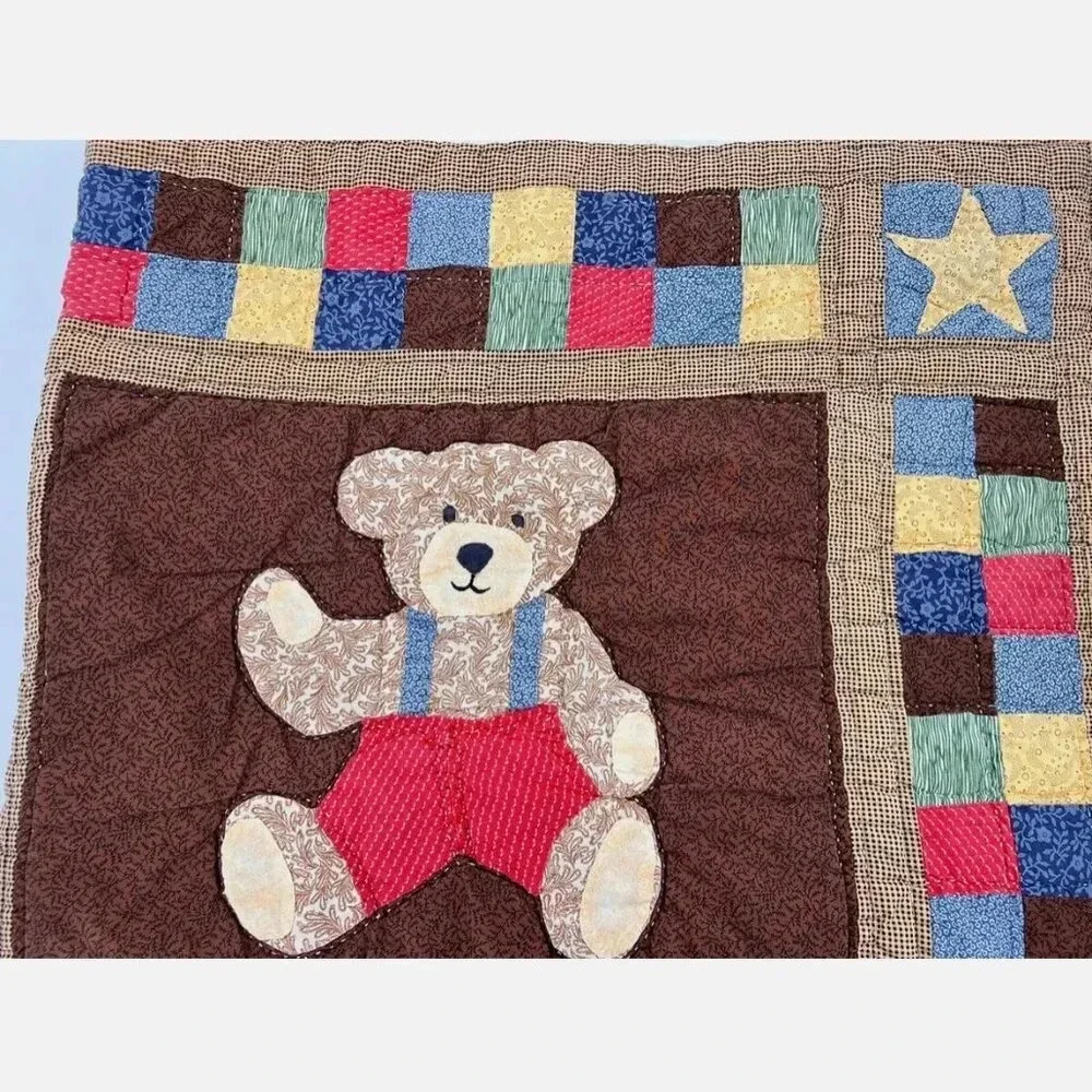 Vintage Handmade Teddy Bear Quilt Crib Size Throw Wall Hanging